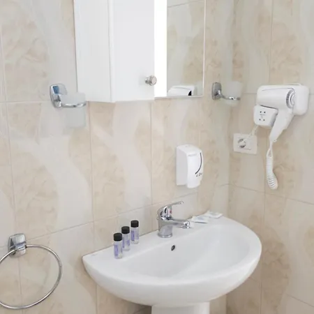 Friends House - ホテル ボルシュ