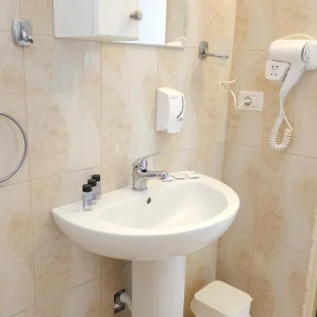 ホテル Friends House - ボルシュ