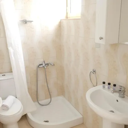 Friends House - 酒店 3*