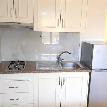 Friends House - 3*