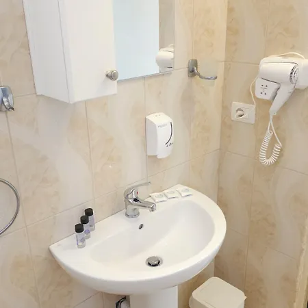 Friends House - ホテル