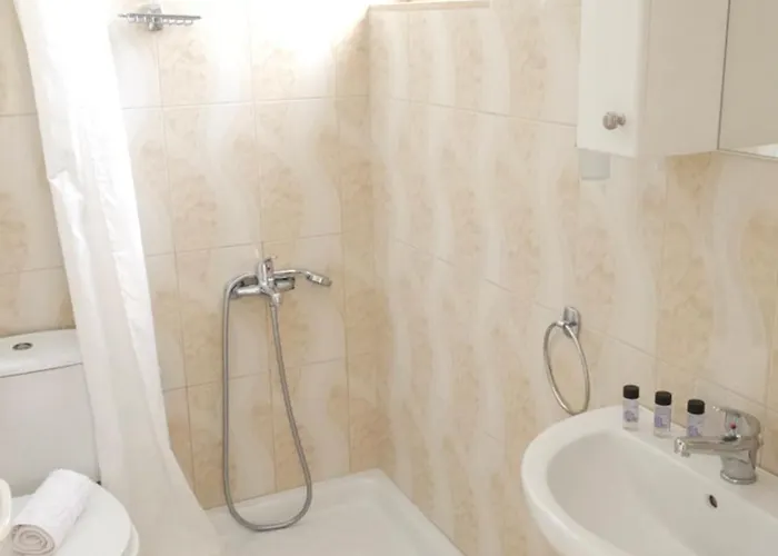 Friends House - מלון 3*