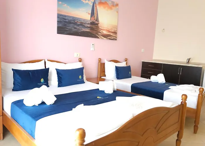 Friends House - 3*