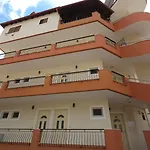 Friends House - 보르쉬