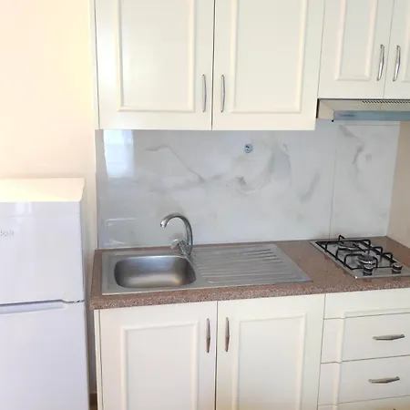 Friends House - 3* Borsh