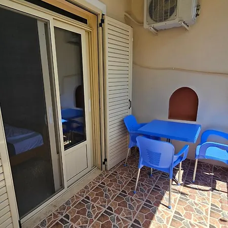 Friends House - 3*