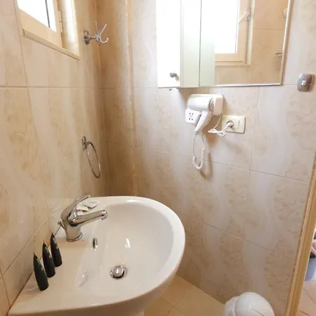 Friends House - 3* Borsh