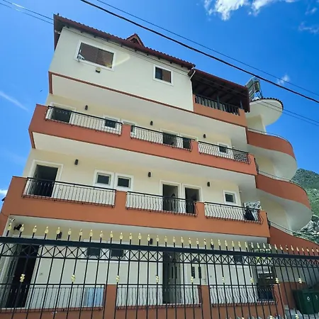 Friends House - Hotel Borsh