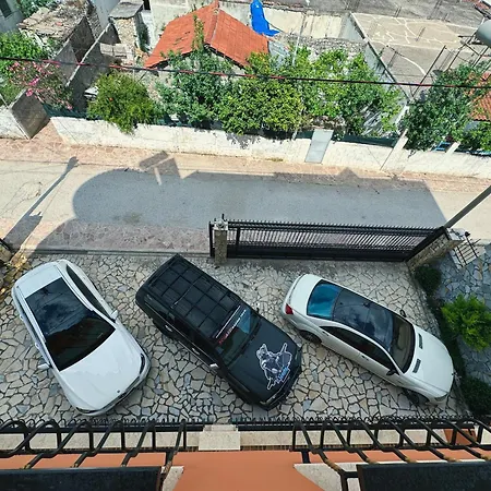 Friends House - 3* בורש