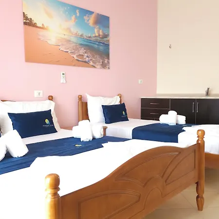 מלון Friends House - 3*