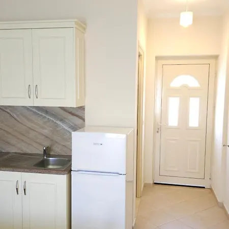 מלון Friends House - 3*