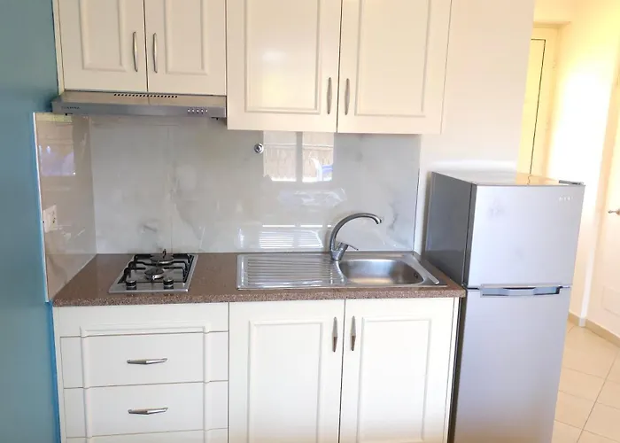 Friends House - 3*