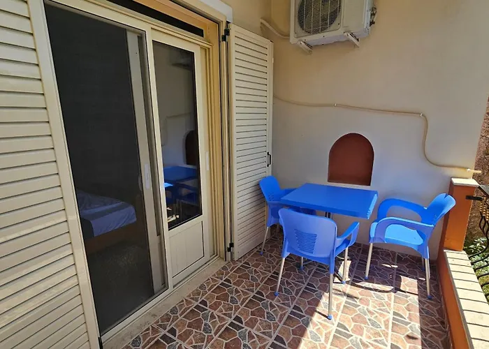 Friends House - 3*