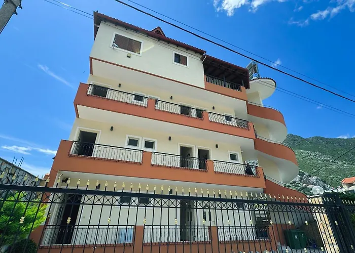 Friends House - Hotel Borsh